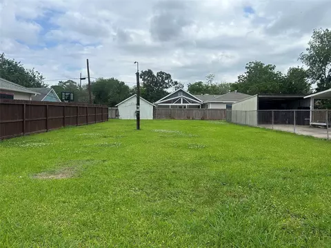 1400 Oak St, Baytown, TX 77520