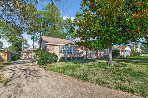 6038 Greenmont Dr, Houston, TX 77092