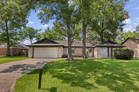706 S Hyannis Port St, Crosby, TX 77532