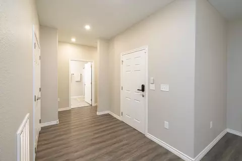Entry Way - 2011 Nottingham St, Pasadena, TX 77502 photo 2 of 5
