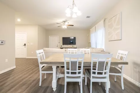 Dining - 2011 Nottingham St, Pasadena, TX 77502 photo 1 of 2