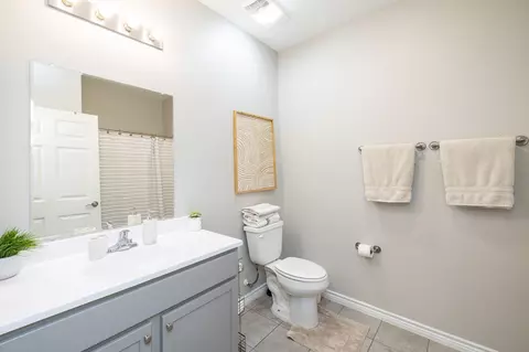 Bath - 2011 Nottingham St, Pasadena, TX 77502 photo 3 of 4