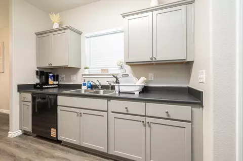 Kitchen - 2011 Nottingham St, Pasadena, TX 77502 photo 2 of 2