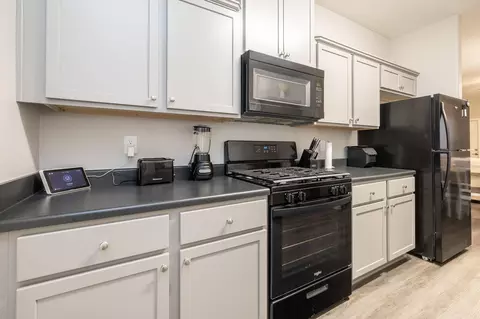 Kitchen - 2011 Nottingham St, Pasadena, TX 77502 photo 1 of 2