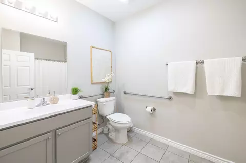 Bath - 2011 Nottingham St, Pasadena, TX 77502 photo 1 of 4