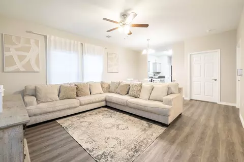 Living - 2011 Nottingham St, Pasadena, TX 77502 photo 1 of 2