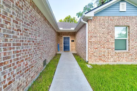 Entry Way - 2011 Nottingham St, Pasadena, TX 77502 photo 1 of 5