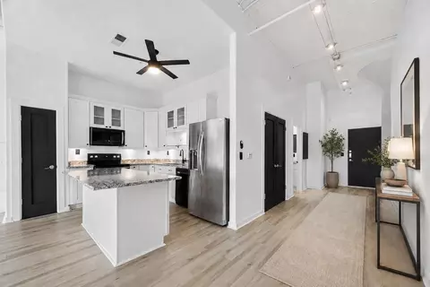 2205 Mckinney St #315, Houston, TX 77003