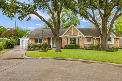 4907 Golf Dr, Houston, TX 77018