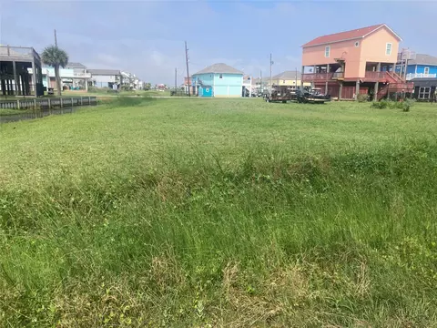 914 Meynig, Crystal Beach, TX 77650