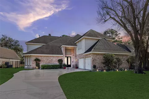 2102 N Fountain Valley Dr, Missouri City, TX 77459