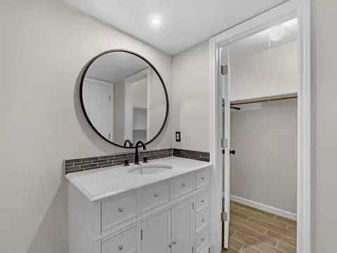 Bath - 9096 N Comanche Cir, Willis, TX 77378 photo 1 of 3