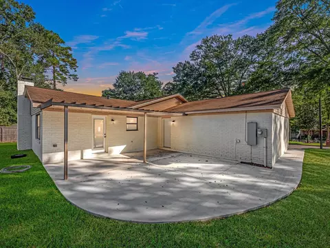 Exterior - 9096 N Comanche Cir, Willis, TX 77378 photo 6 of 9