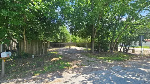 410 Baker Ave, Bacliff, TX 77518