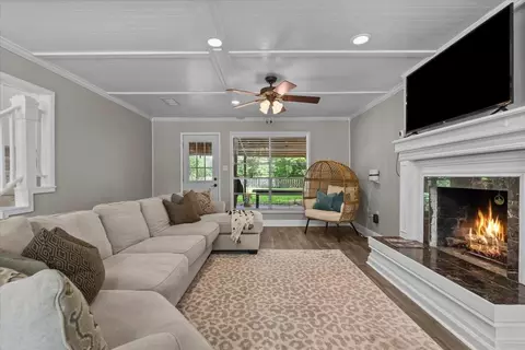 209 Palm Aire Dr, Friendswood, TX 77546