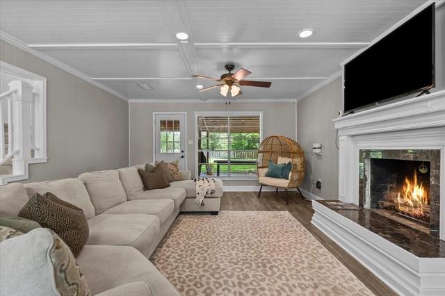 209 Palm Aire Dr, Friendswood, TX 77546