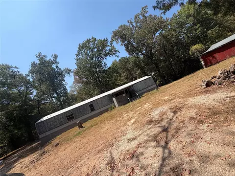 892 Hanks St, Trinity, TX 75862 photo 2
