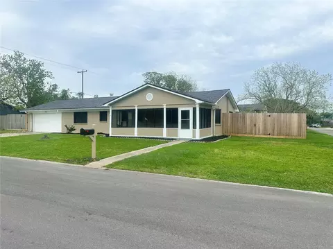130 Bay Ridge Dr, Baytown, TX 77523