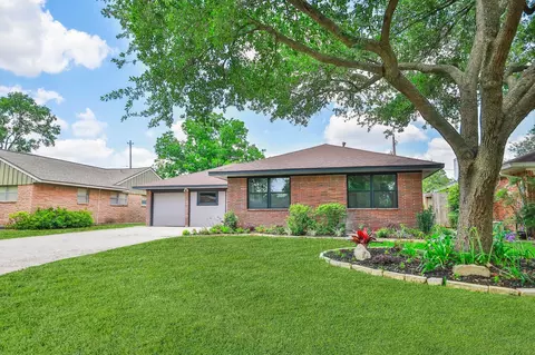 5714 Nina Lee Ln, Houston, TX 77092