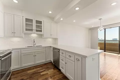 651 Bering Dr #1402, Houston, TX 77057