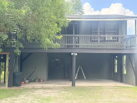 788 Riverside Dr, Palacios, TX 77465
