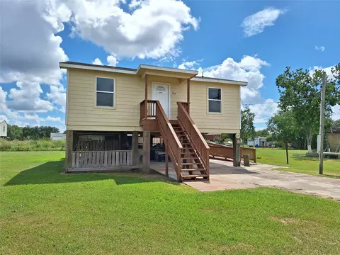 304 Bayside Dr, Anahuac, TX 77514