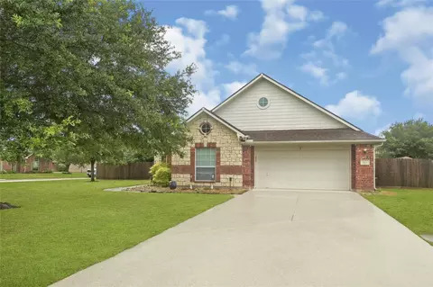 2054 Lepper St, Alvin, TX 77511
