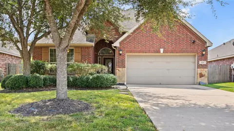 2710 Secret Falls Ct, Houston, TX 77089