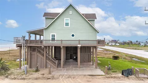 997 Austin St, Gilchrist, TX 77617