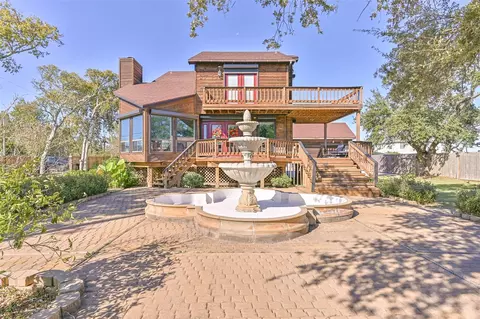 114 24th St, Dickinson, TX 77539