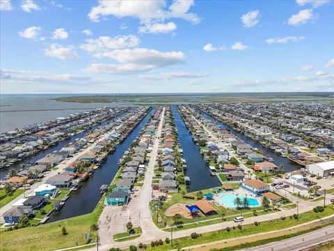 984 Bonita St, Bayou Vista, TX 77563