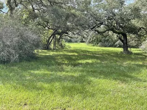 128 Center Tree Dr, Palacios, TX 77465