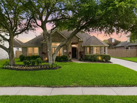 9405 Sundown Dr, Pearland, TX 77584