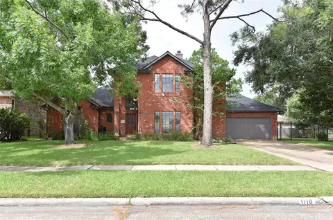 1110 Lake Estates Dr, Sugar Land, TX 77498