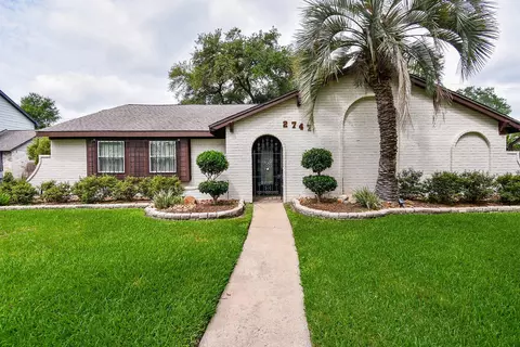2747 Durban Dr, Houston, TX 77043