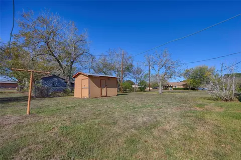 602 E Post Office St, Weimar, TX 78962 photo 11