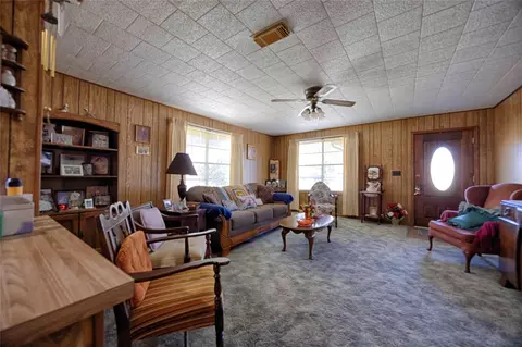 602 E Post Office St, Weimar, TX 78962 photo 4