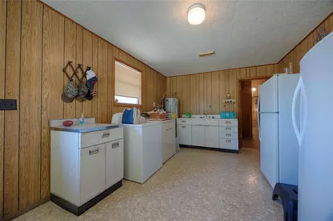 602 E Post Office St, Weimar, TX 78962 photo 10