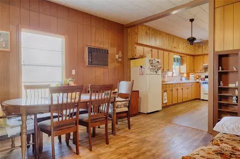 602 E Post Office St, Weimar, TX 78962 photo 6