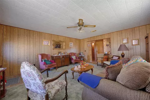 602 E Post Office St, Weimar, TX 78962 photo 5