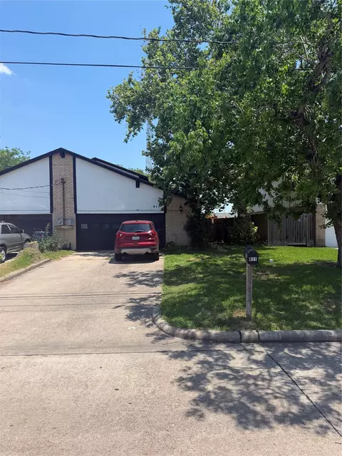 411 S Austin St, Webster, TX 77598