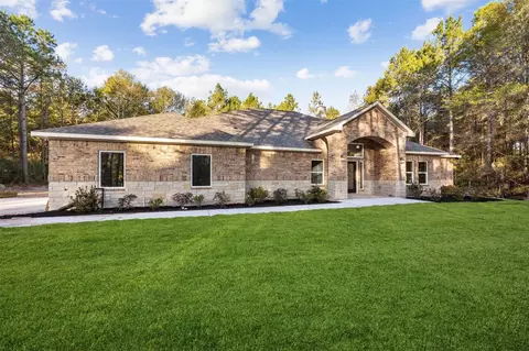 105 Wood Forest Ln, Huntsville, TX 77340