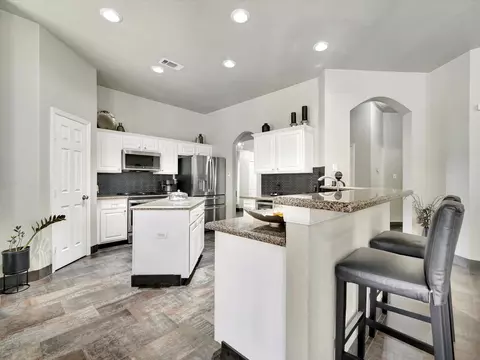 1718 Buckingham Dr, Pasadena, TX 77504