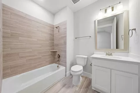 Bath - 10025 Larkin Cv, Willis, TX 77318 photo 3 of 3