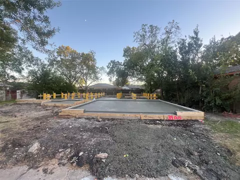 3106 Altus Dr, Houston, TX 77051