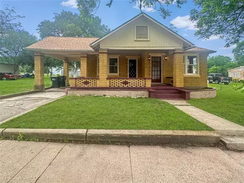 320 E South Main St, Flatonia, TX 78941 photo 1