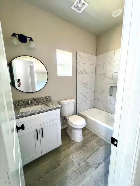 Bath - 16733 E Hammon St, Montgomery, TX 77316 photo 3 of 5