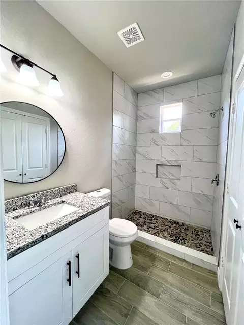 Bath - 16733 E Hammon St, Montgomery, TX 77316 photo 1 of 5