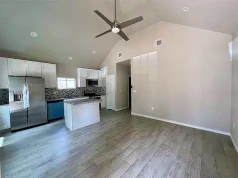Living - 16733 E Hammon St, Montgomery, TX 77316 photo 1 of 2