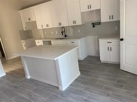 Kitchen - 16733 E Hammon St, Montgomery, TX 77316 photo 2 of 2